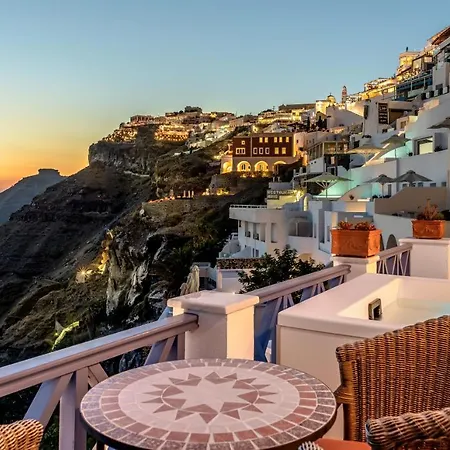 Golden Grey Goose * Fira (Santorini)