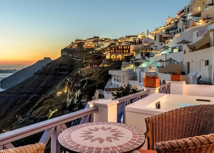 Golden Grey Goose * Fira (Santorini)