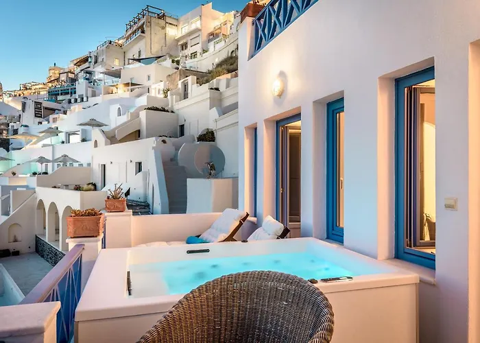 Golden Grey Goose * Fira (Santorini)