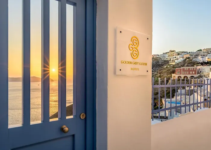 Golden Grey Goose * Fira (Santorini)