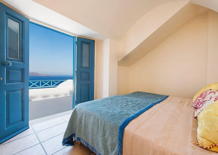 Golden Grey Goose Fira (Santorini)