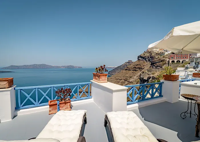 Golden Grey Goose Fira (Santorini)