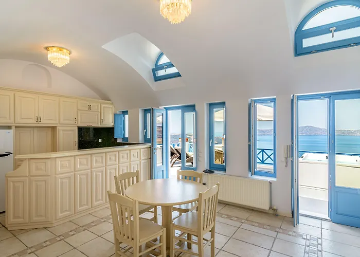 Golden Grey Goose Fira (Santorini)