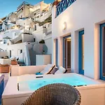 Golden Grey Goose * Fira (Santorini)