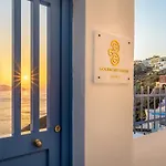 Golden Grey Goose * Fira (Santorini)