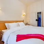 Golden Grey Goose Apartman