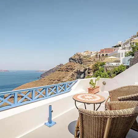 Golden Grey Goose * Fira (Santorini)