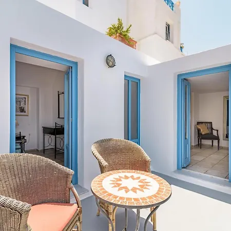 Golden Grey Goose Apartment Fira (Santorini)