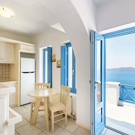 Golden Grey Goose Apartment Fira (Santorini)