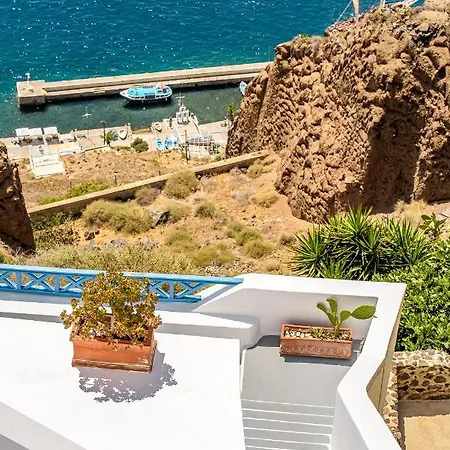 Golden Grey Goose * Fira (Santorini)