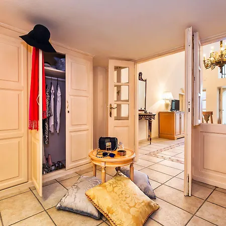 Apartment Golden Grey Goose *