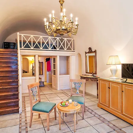 Golden Grey Goose Apartament Fira (Santorini)